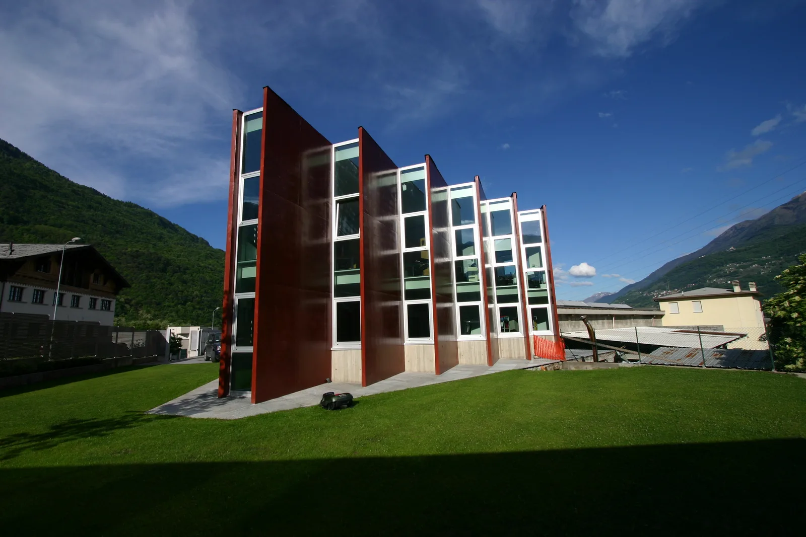 Edificio direzionale documentato da Mazzoni Costruzioni